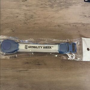 Blue Silicone Wristband with Clips for Mobility Week
